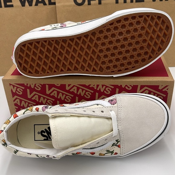 Vans WMNS Floral Canvas Sneakers Old Skool
Poppy Floral Cream
VNA5KRSCRM - Picture 3 of 16